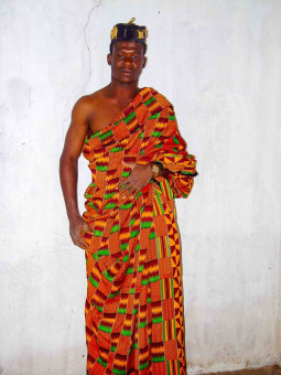 Chef de village en costume traditionnel, Togo